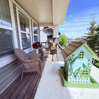 Nolan Hill Retreat 3 BR Upper Level Home - 7