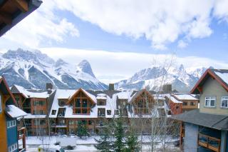 Top Floor condo with Stunning Views - 2