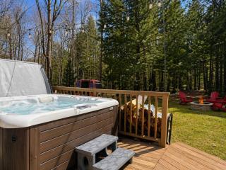 BearVaria - Hot Tub, Fireplace, Close to Trails! - 9