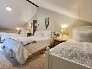 BearVaria - Hot Tub, Fireplace, Close to Trails! - 2