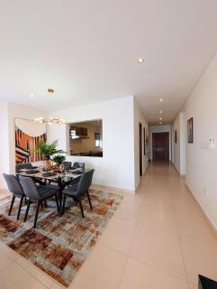 Luxury home 75”TV, 5mins from City Center & Beach - 2