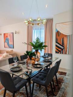 Luxury home 75”TV, 5mins from City Center & Beach - 3