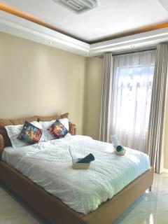Enjoy a comfortable stay in our Lavish home - 8