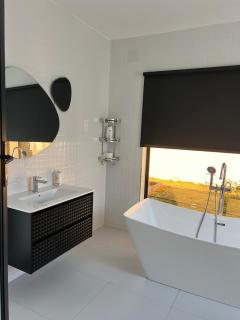 Enjoy a comfortable stay in our Lavish home - 2