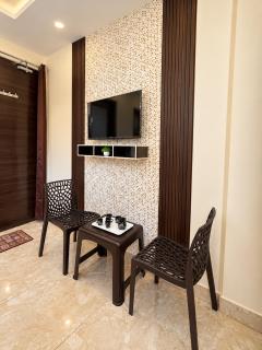 Adi's Cafe & Stays - 3