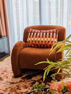 Luxury home 75”TV, 5mins from City Center & Beach - 5