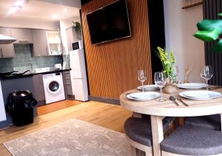 Coastal and City Stay 2 Bedroom Apartment Sleeps 5 - 4