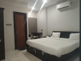 Hotel Sarovar - 7