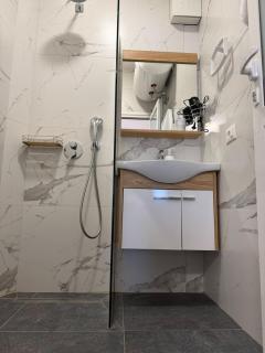Single room private Bathroom - 3