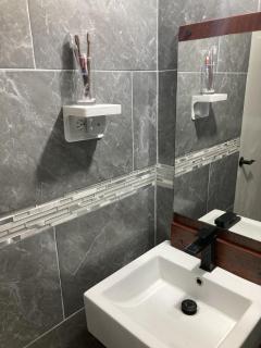 The Chique Suite - The Ultimate Urban Retreat - 4