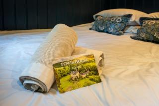 Boutique Shepherd Hut w Private Garden & Outdoor Bath - 3