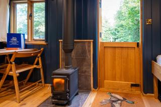 Boutique Shepherd Hut w Private Garden & Outdoor Bath - 6
