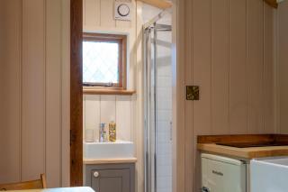Luxury Shepherd Hut w Outdoor Bath at Powis Estate - 2