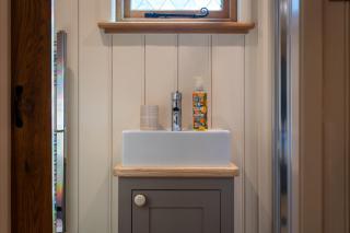 Luxury Shepherd Hut w Outdoor Bath at Powis Estate - 4