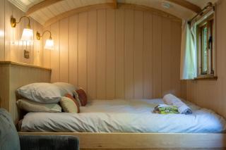 Luxury Shepherd Hut w Outdoor Bath at Powis Estate - 8