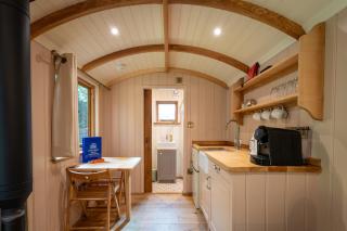 Luxury Shepherd Hut w Outdoor Bath at Powis Estate - 6
