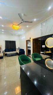 The Serene Stay Brand New Apartment in Prime Area - 4