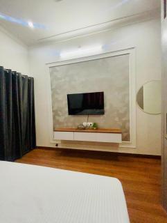 The Serene Stay Brand New Apartment in Prime Area - 1