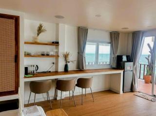 Horizon Sky - Beachfront Suite - 5