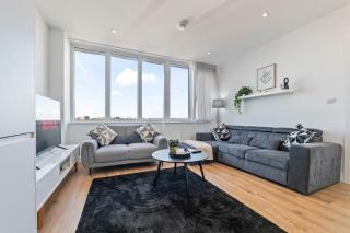 Stylish London Retreat - Near Heathrow - 2