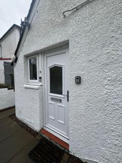 Skyelander Flat at 4 York Drive - 1
