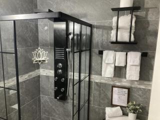 The Chique Suite - The Ultimate Urban Retreat - 5