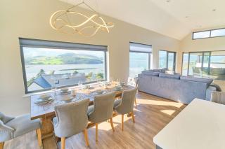 Luxury Home with 360 Views of Lough Swilly with Bar, Games Room, BBQ & Outdoor Dining Area by Travel Lets Holiday Homes - 8
