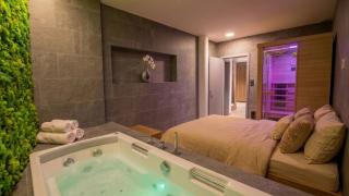 160 m Luxury Retreat Jacuzzi, Sauna & Free Parking - 8