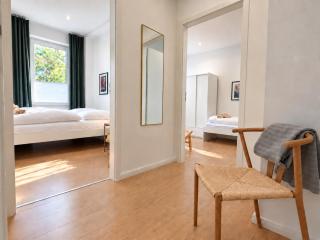 SIGGI4 - 3-Room Apartment for 6 - near Main Station - 2