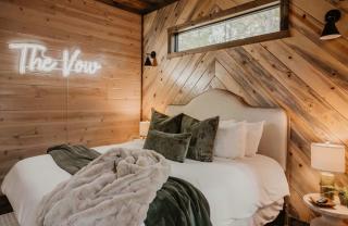 NEW Woodland Escape with Spa & Fire pit - Sleeps 4 -  - 7