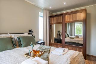 Riverside Luxury Retreat By BookLapland - 5