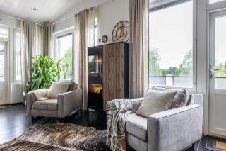 Riverside Luxury Retreat By BookLapland - 2