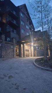 Modern Ski-in Studio for 2 with Hot Tub and Gym - 6