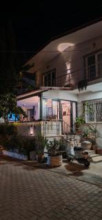 PRETTY HOUSE - 3