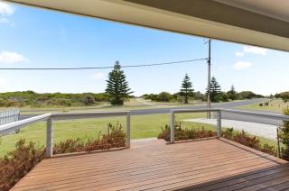 Sunnysands Beach House - 3