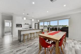 Sunnysands Beach House - 2