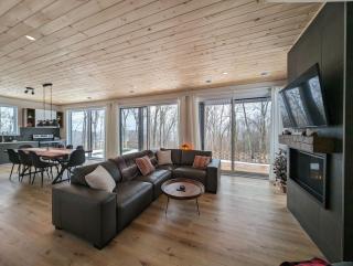 Mountain-View Chalet Pool, Hot Tub, Fireplace - 8