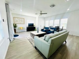 Dtown EaDo Gated Guesthouse Walkable Metro rail Free Parking - 3