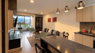 Modern Loft Near Airport Pool, Gym & Parking - 0