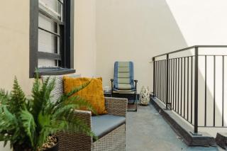 Prime Harbourfront Apartment with Stunning Sea Views and Private Patio - 2