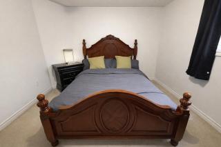 Private Queen Bedroom with Workspace & Dresser in Brampton Shared Home - 3 Baths, Full Kitchen, WiFi, Laundry & Deck - Near GO Station, Ideal for Work & Study! - 2