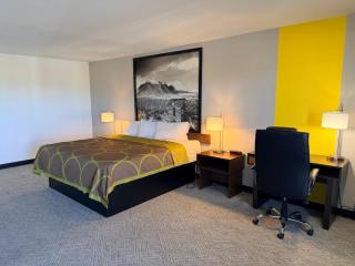 Super 8 by Wyndham Wells - 7