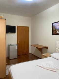 Room 5 - 4