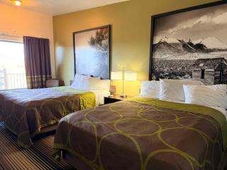 Super 8 by Wyndham Wells - 1