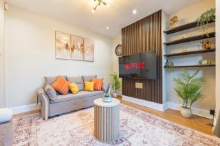 Central and Stylish 3-Bed Cambridge Home - 7