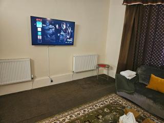 Bright & Spacious Stay Sleeps 4 and Babies - 9