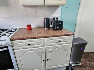 Bright & Spacious Stay Sleeps 4 and Babies - 6
