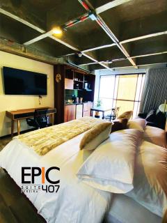 Epic Suite 407 Luxury Loft • King Bed • Airport - 1