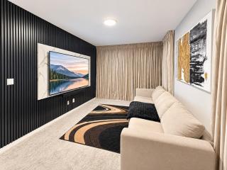 Home in Calgary, Canada - 4