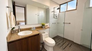 Modern Apartment Pool, Gym & Parking - 8